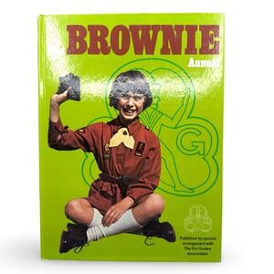 Brownie Annual 1975 Girl Guides Association Purnell Vintage Hardcover UK Edition